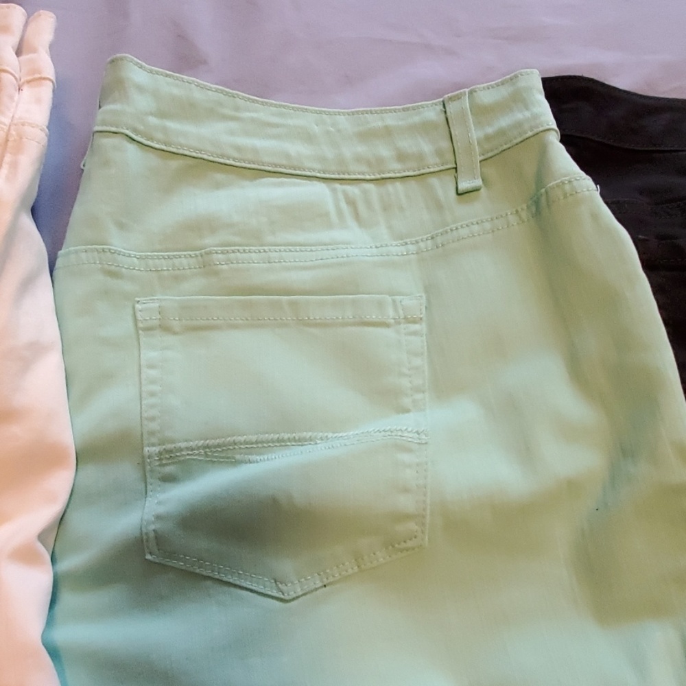 3 pairs of Bandolino Jeans - Picture 3 of 8